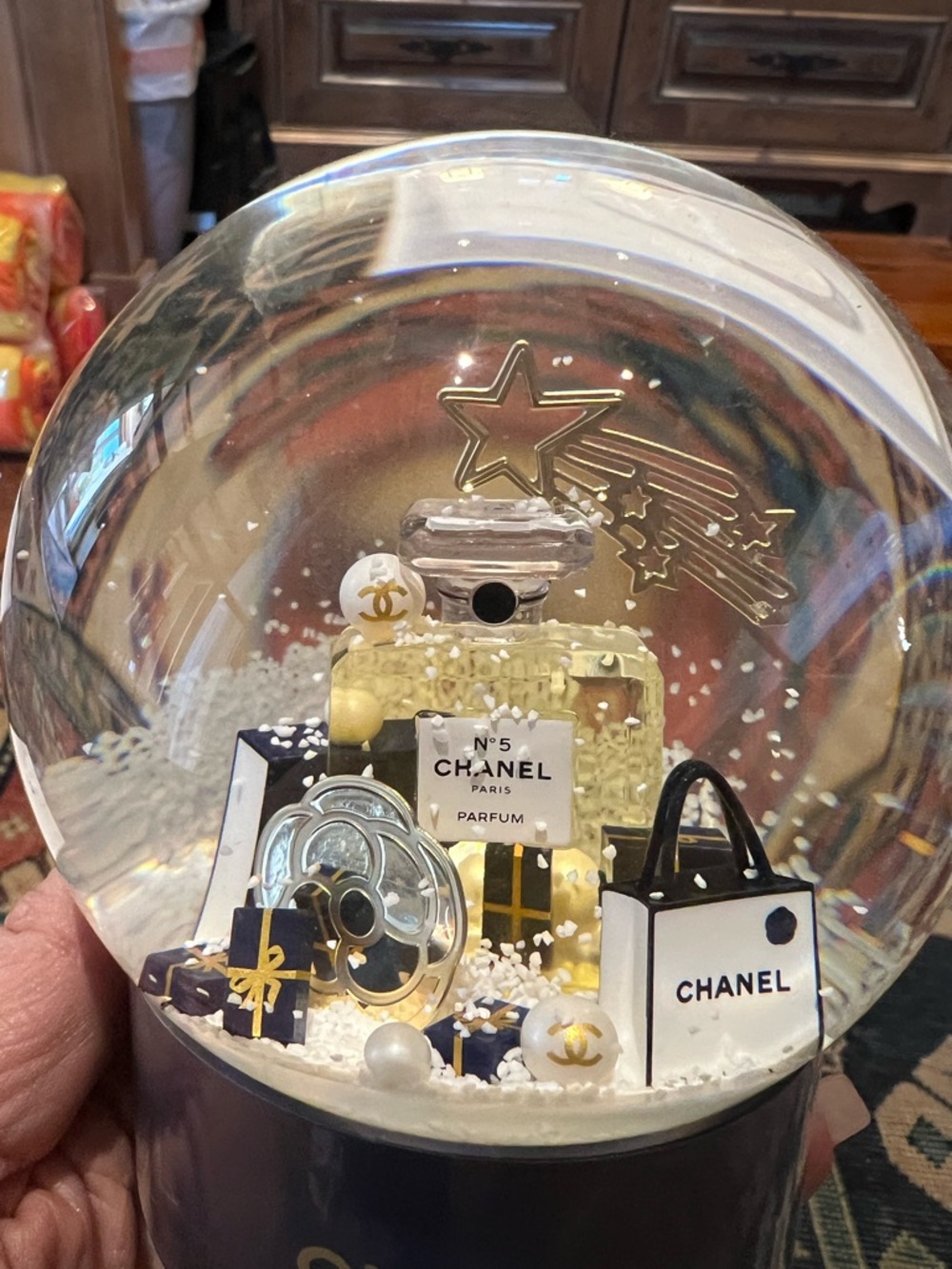 CHANEL black and Gold Snow Globe with Perfume Bottle Motif (holiday 2025) - Picture 6 of 6